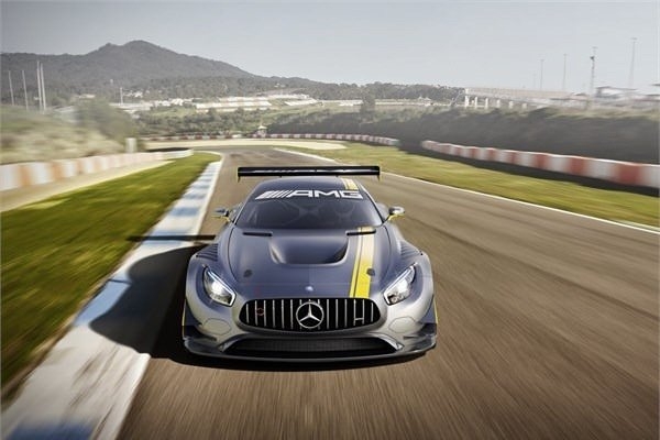 Cenevre 2015'in göz kamaştıran modelleri 87