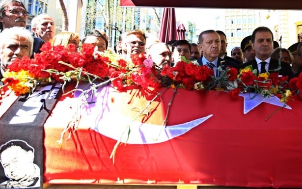 Erdoğan ve ünlü isimlerden Kayahan'a son görev 1