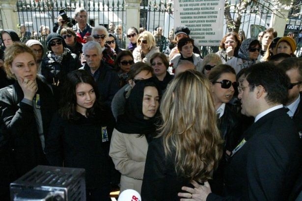 Erdoğan ve ünlü isimlerden Kayahan'a son görev 19