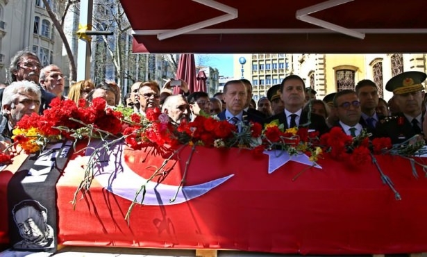 Erdoğan ve ünlü isimlerden Kayahan'a son görev 2