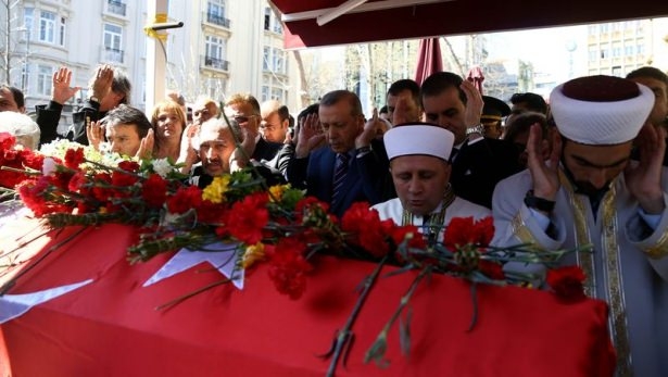 Erdoğan ve ünlü isimlerden Kayahan'a son görev 3