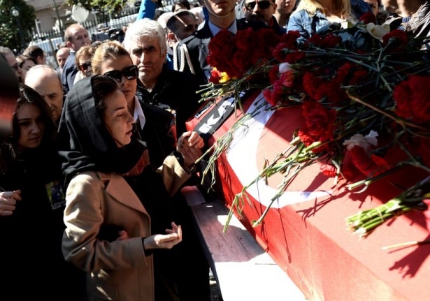 Erdoğan ve ünlü isimlerden Kayahan'a son görev 32