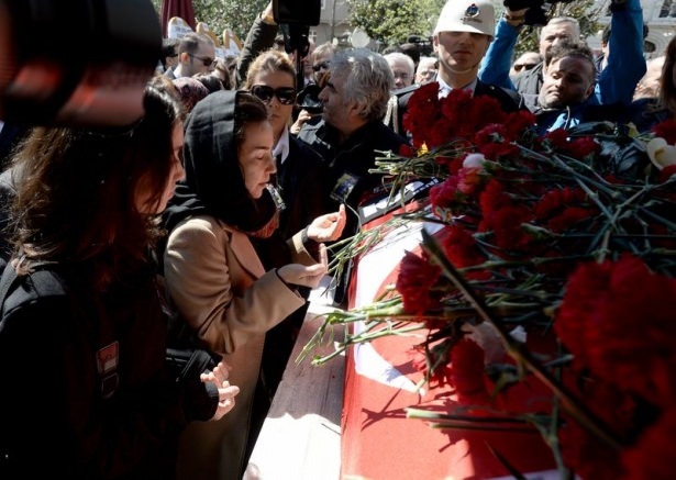 Erdoğan ve ünlü isimlerden Kayahan'a son görev 36