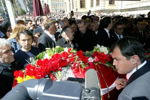 Erdoğan ve ünlü isimlerden Kayahan'a son görev 37