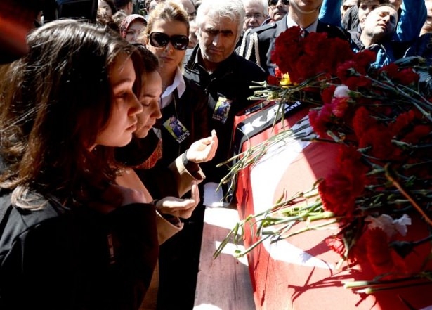 Erdoğan ve ünlü isimlerden Kayahan'a son görev 38