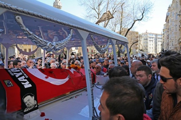 Erdoğan ve ünlü isimlerden Kayahan'a son görev 40