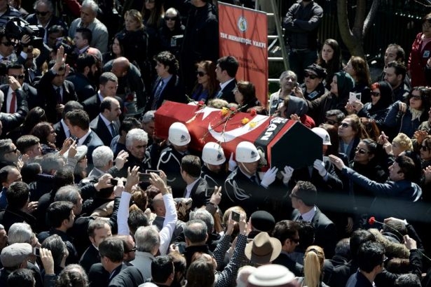 Erdoğan ve ünlü isimlerden Kayahan'a son görev 41