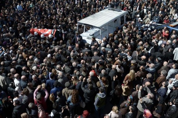 Erdoğan ve ünlü isimlerden Kayahan'a son görev 42