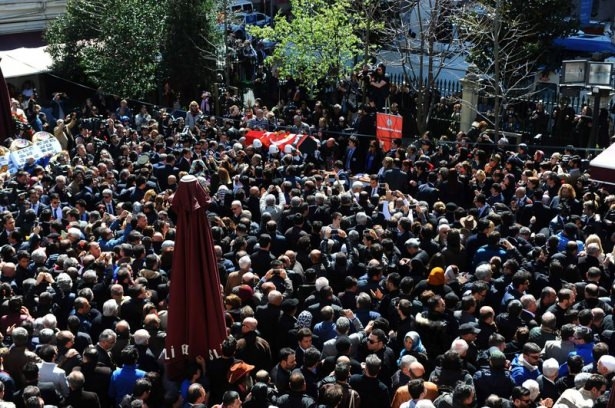 Erdoğan ve ünlü isimlerden Kayahan'a son görev 43