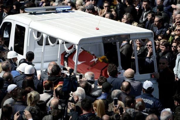 Erdoğan ve ünlü isimlerden Kayahan'a son görev 46