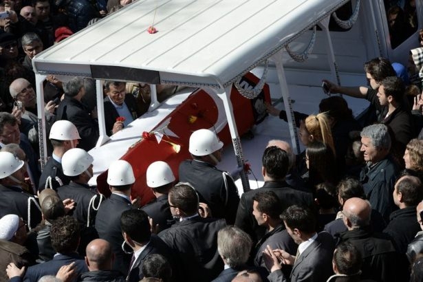 Erdoğan ve ünlü isimlerden Kayahan'a son görev 48