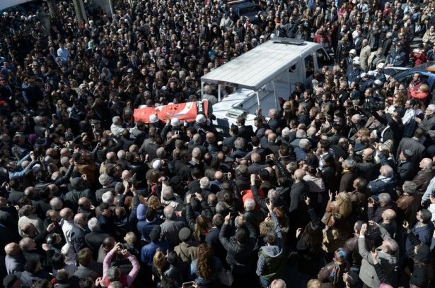 Erdoğan ve ünlü isimlerden Kayahan'a son görev 49