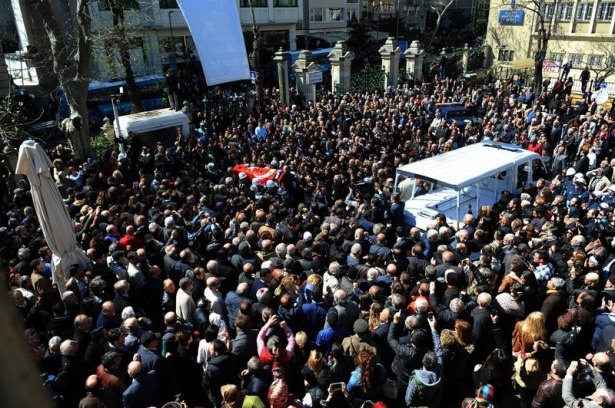 Erdoğan ve ünlü isimlerden Kayahan'a son görev 50