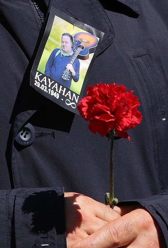 Erdoğan ve ünlü isimlerden Kayahan'a son görev 51