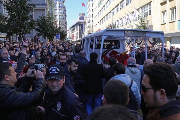 Erdoğan ve ünlü isimlerden Kayahan'a son görev 52