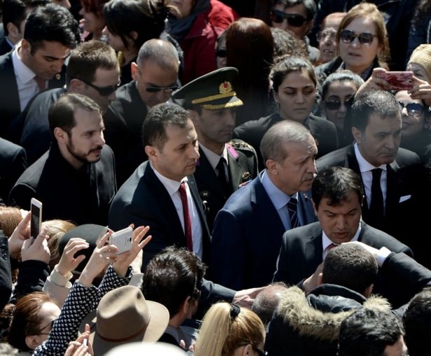 Erdoğan ve ünlü isimlerden Kayahan'a son görev 7