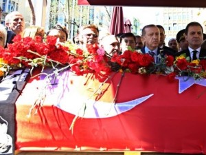 Erdoğan ve ünlü isimlerden Kayahan'a son görev