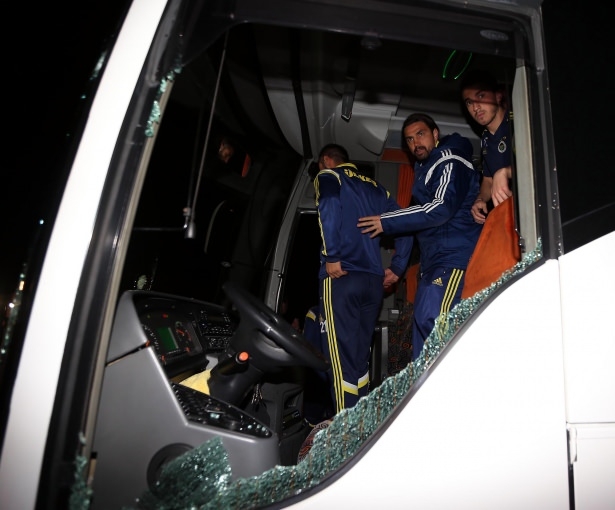 F.Bahçe kafilesine Trabzon'da silahlı saldırı 12