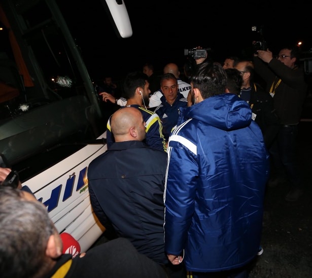 F.Bahçe kafilesine Trabzon'da silahlı saldırı 15