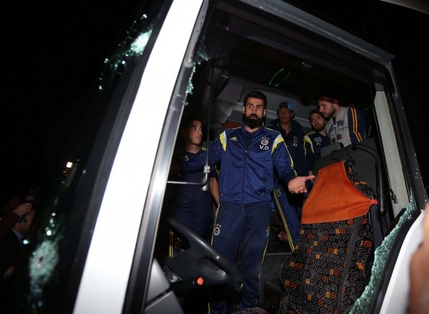 F.Bahçe kafilesine Trabzon'da silahlı saldırı 16