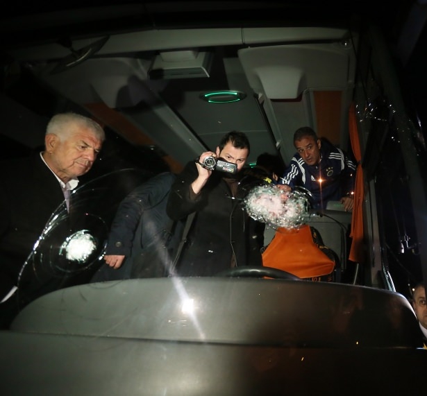 F.Bahçe kafilesine Trabzon'da silahlı saldırı 22