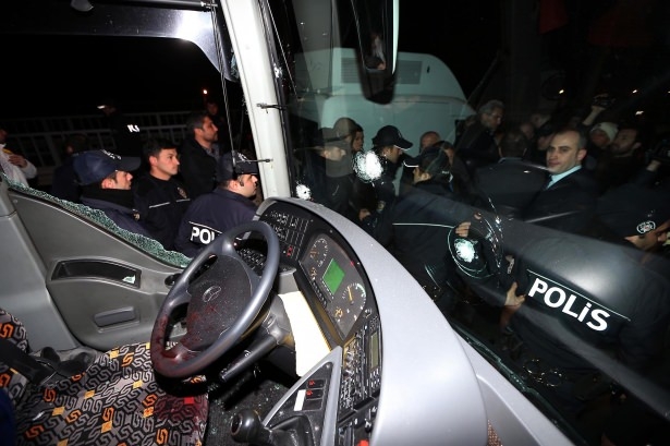 F.Bahçe kafilesine Trabzon'da silahlı saldırı 23