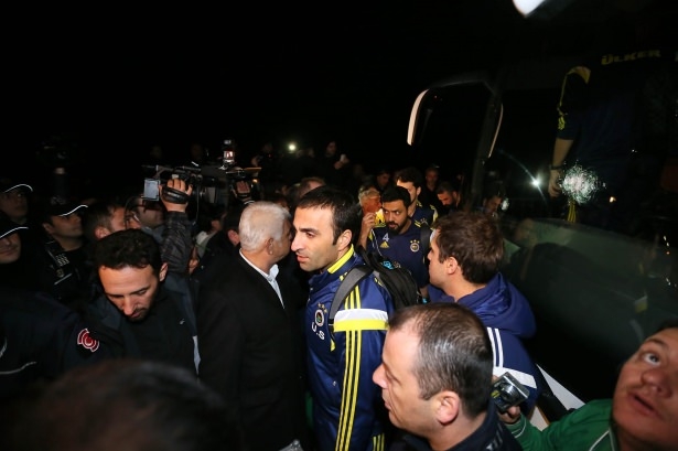 F.Bahçe kafilesine Trabzon'da silahlı saldırı 25