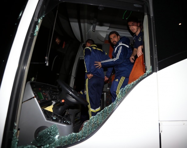 F.Bahçe kafilesine Trabzon'da silahlı saldırı 27