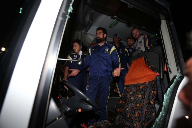 F.Bahçe kafilesine Trabzon'da silahlı saldırı 32