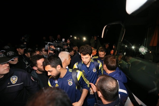 F.Bahçe kafilesine Trabzon'da silahlı saldırı 35