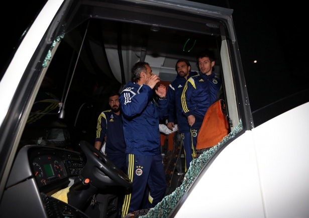 F.Bahçe kafilesine Trabzon'da silahlı saldırı 36