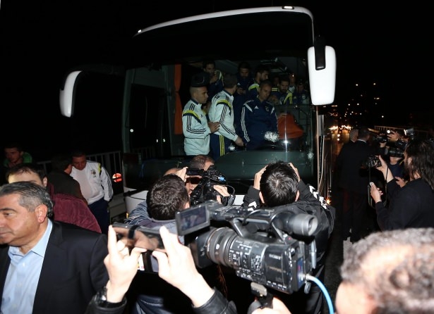 F.Bahçe kafilesine Trabzon'da silahlı saldırı 47