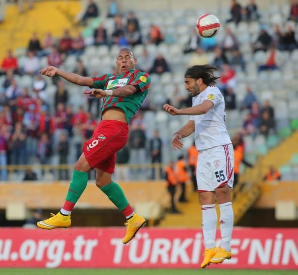 İzmir derbisinde tarihi fark! 12