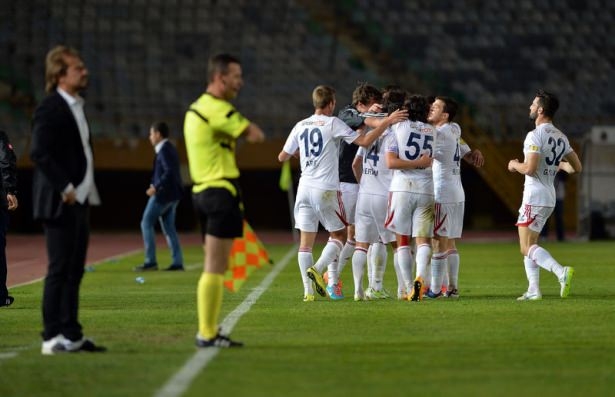 İzmir derbisinde tarihi fark! 2