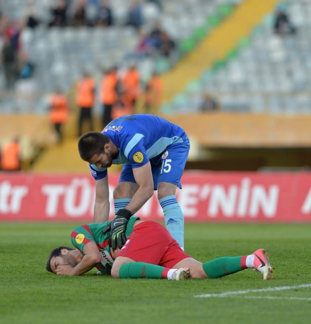 İzmir derbisinde tarihi fark! 8