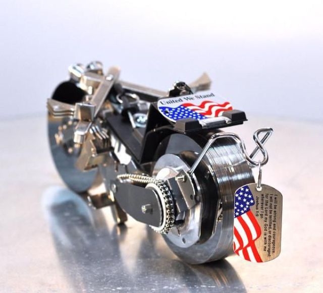 Bilgisayar parçalarıyla bakın neler yaptılar 26