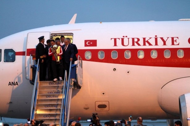 Şampiyon gençlere çılgın karşılama! 13