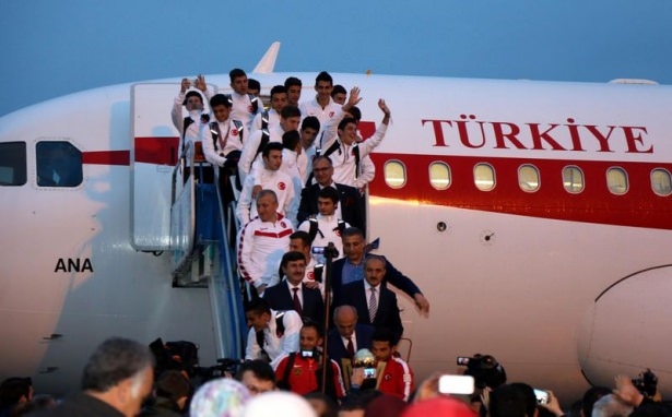 Şampiyon gençlere çılgın karşılama! 17