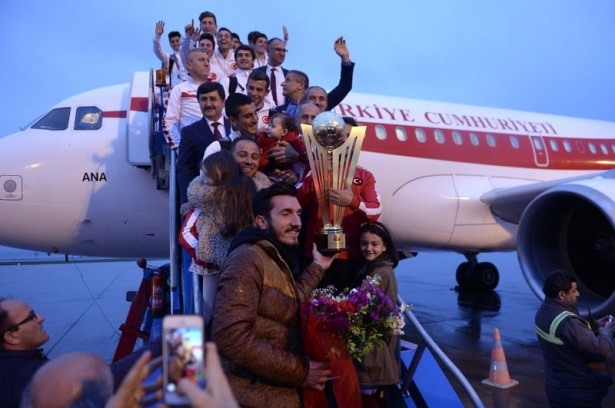 Şampiyon gençlere çılgın karşılama! 5