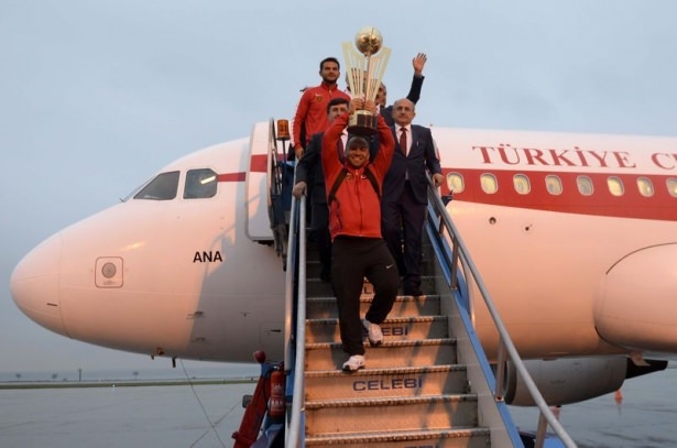 Şampiyon gençlere çılgın karşılama! 7