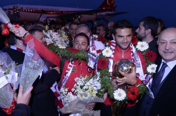 Şampiyon gençlere çılgın karşılama! 8