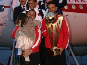 Şampiyon gençlere çılgın karşılama!