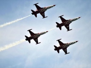 Türk Yıldızları'ndan nefes kesen gösteri