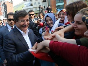 Davutoğlu'nda Doğu Karadeniz'de sevgi seli