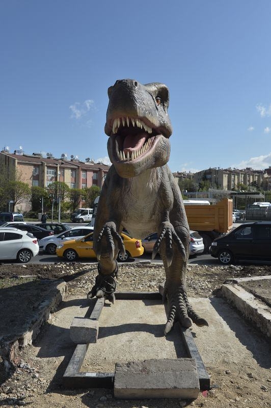 Robot heykeli kaldırıldı, yerine... 10