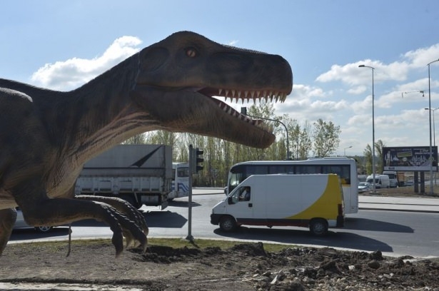 Robot heykeli kaldırıldı, yerine... 12