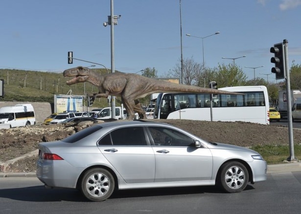 Robot heykeli kaldırıldı, yerine... 15