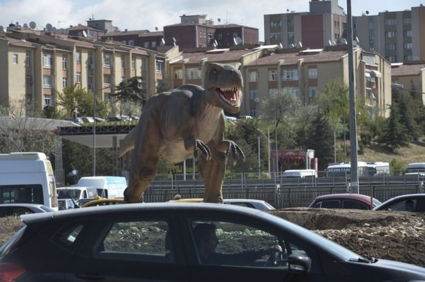 Robot heykeli kaldırıldı, yerine... 16