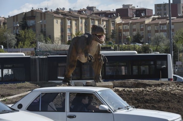 Robot heykeli kaldırıldı, yerine... 18