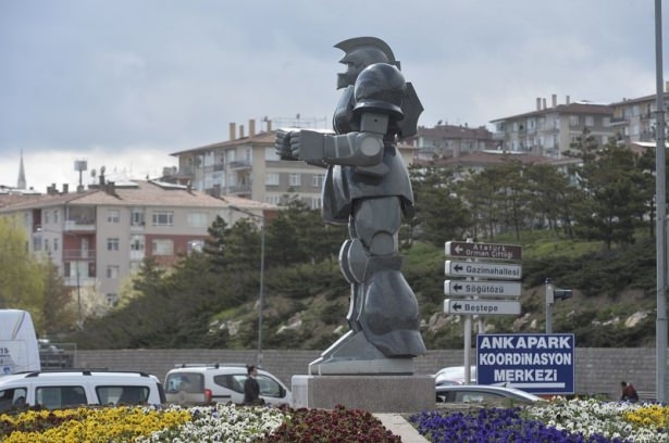 Robot heykeli kaldırıldı, yerine... 2